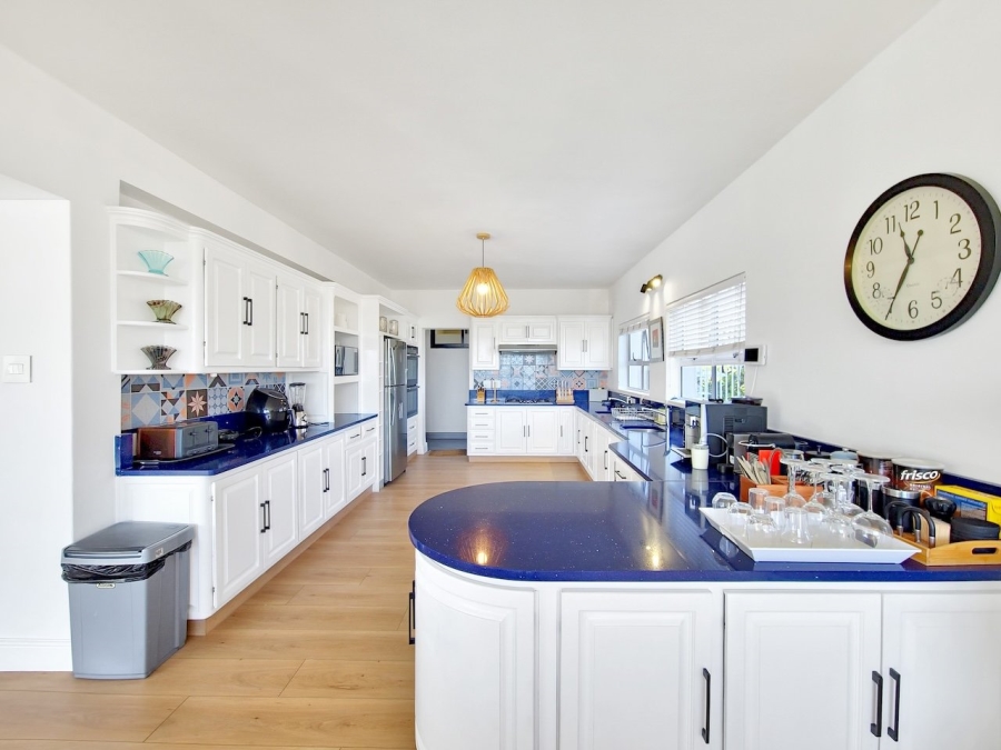 To Let 7 Bedroom Property for Rent in Camps Bay Western Cape